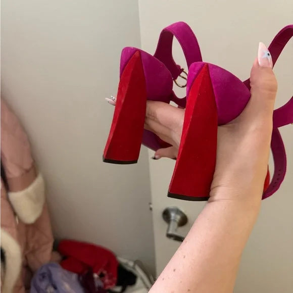Red and pink suede Ferragamo sandals - Picture 2 of 5